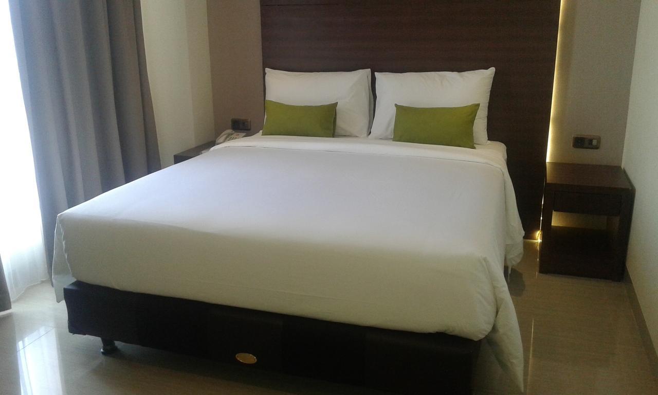 โรงแรมกรีน อีเดน มานาโด ภายนอก รูปภาพ