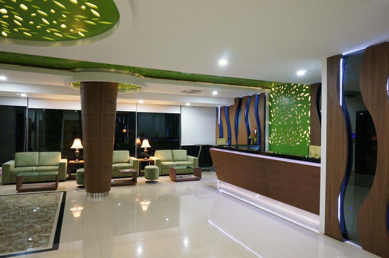โรงแรมกรีน อีเดน มานาโด ภายนอก รูปภาพ